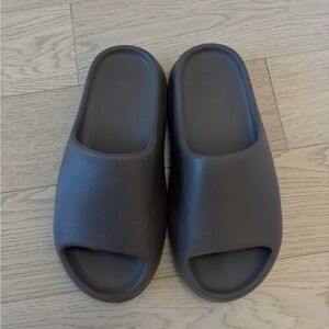 Adidas Yeezy Slides Soot Brown Size 9